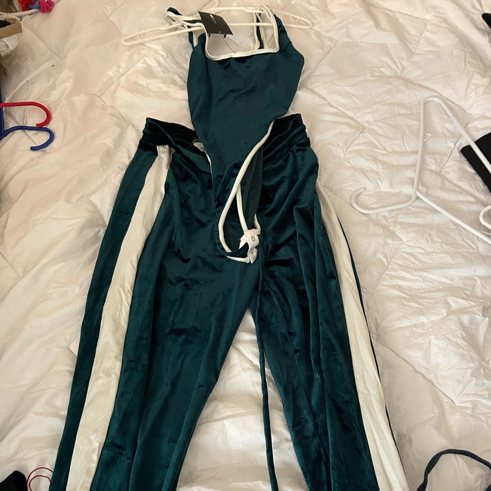 NEW 2 piece green set